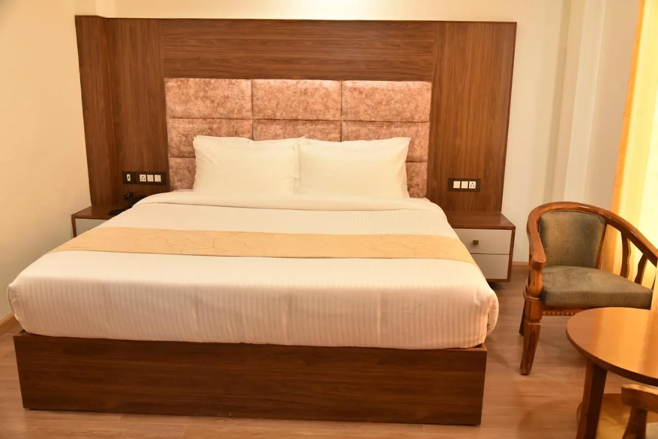 Hotel Greenfield Regency Shimla 3*,  India